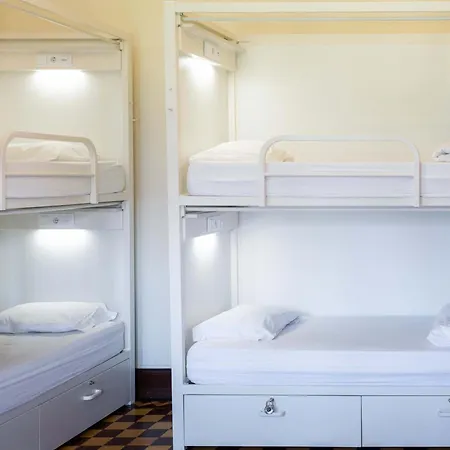 Hostel Sant Jordi *