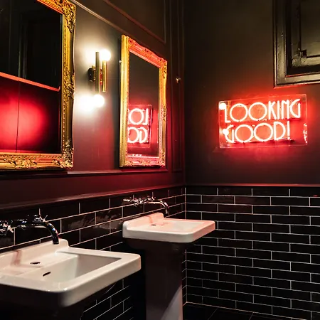 Sant Jordi אכסניה